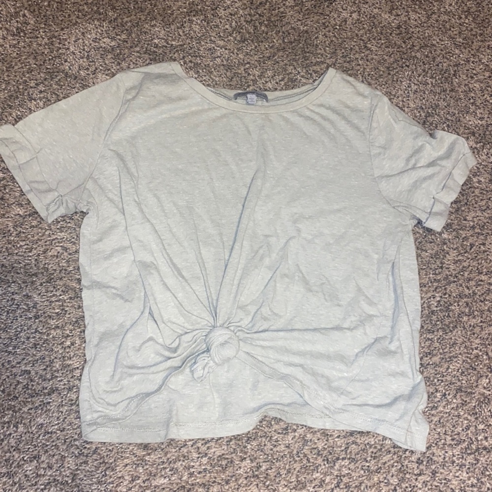 Woman’s front knot tee